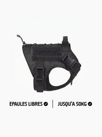 Harnais tactique chien noir vu de profil, gilet ajustable avec panneaux MOLLE en velcro et boucles de réglage
