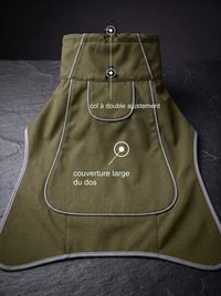 Manteau chien vert KARN Nord vu de dessus : col à double ajustement et large couverture du dos