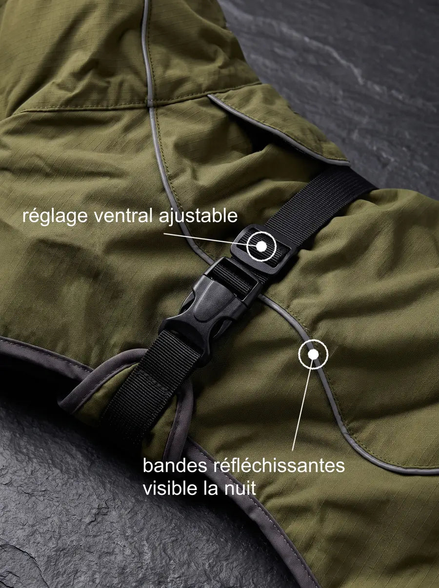 Réglage ventral ajustable à boucle et bandes réfléchissantes visibles la nuit sur le manteau chien vert KARN Nord