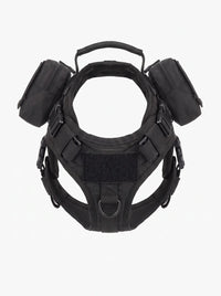 Deux pochettes tactiques MOLLE noires sur harnais militaire chien noir