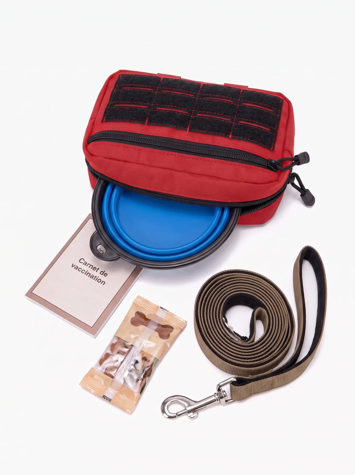 Pochette tactique MOLLE rouge ouverte avec gamelle, carnet, friandises et laisse